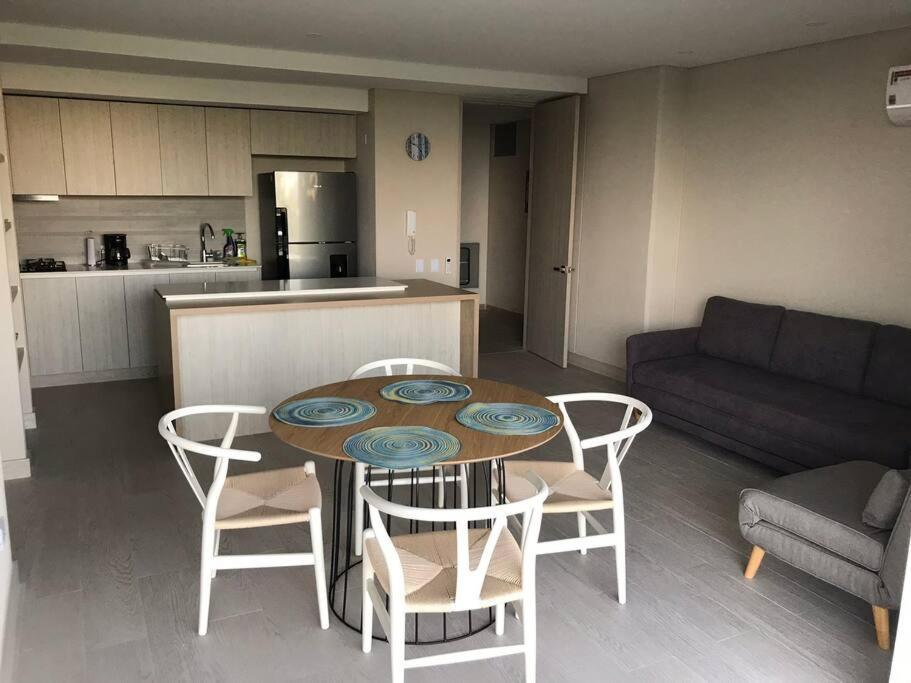 En Edificio Con Espectacular Terraza Apartamento *