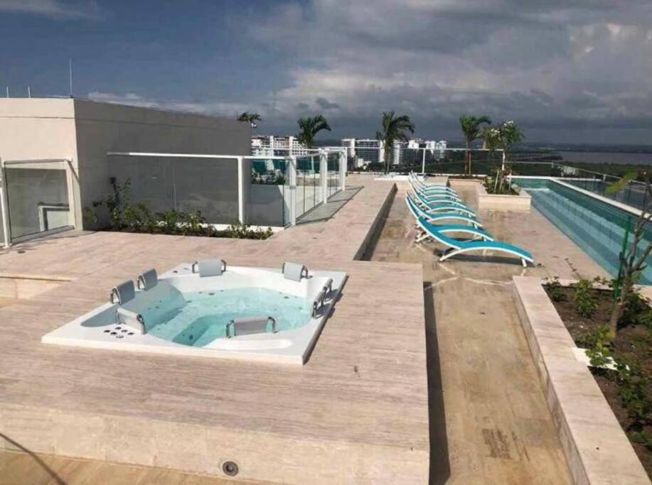 En Edificio Con Espectacular Terraza