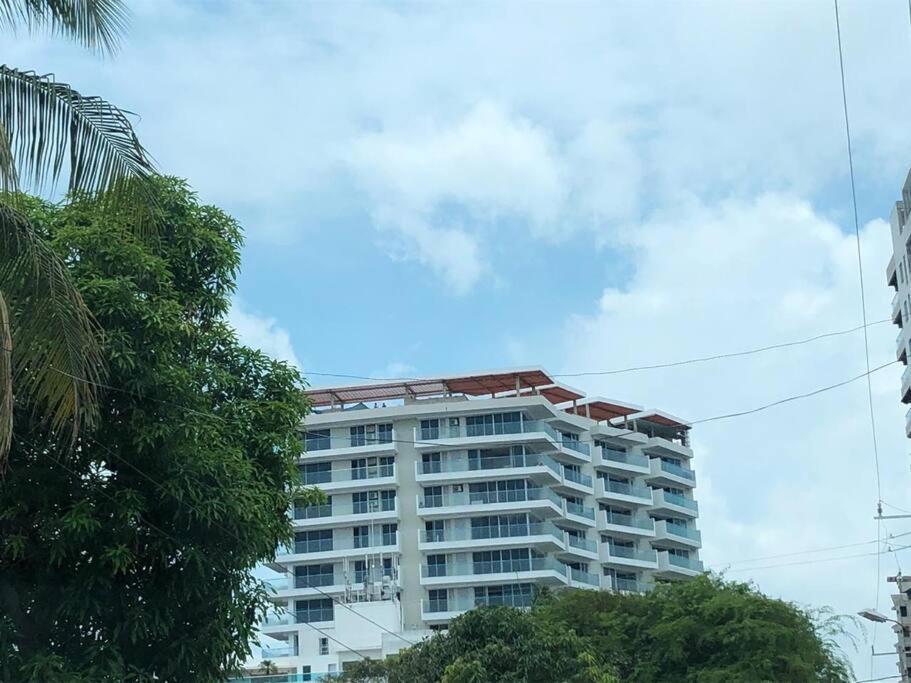 En Edificio Con Espectacular Terraza Apartamento *