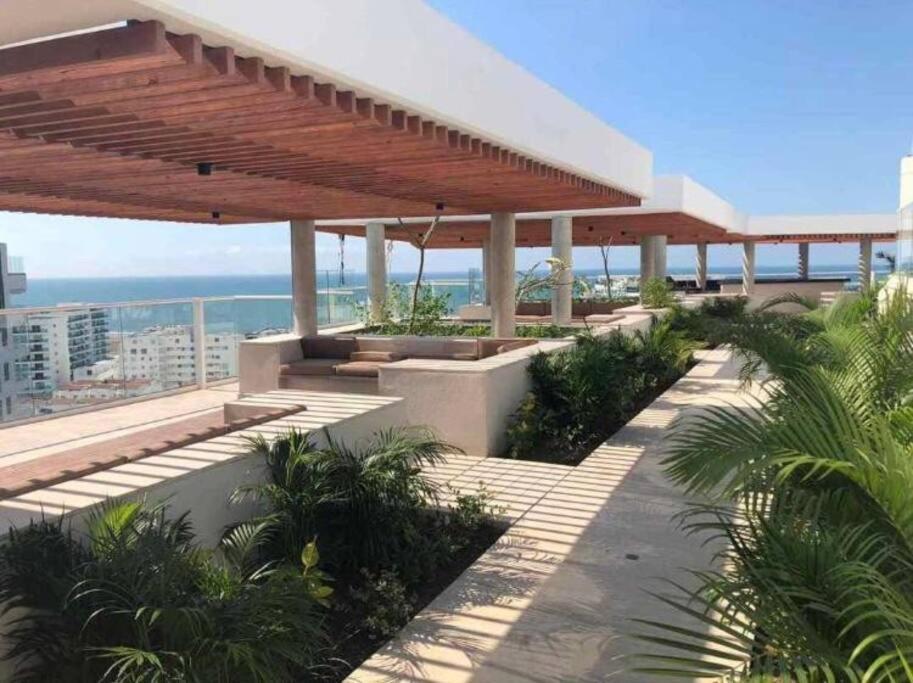 En Edificio Con Espectacular Terraza