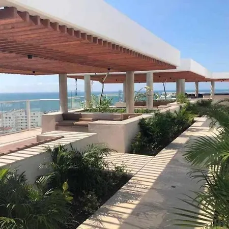 En Edificio Con Espectacular Terraza